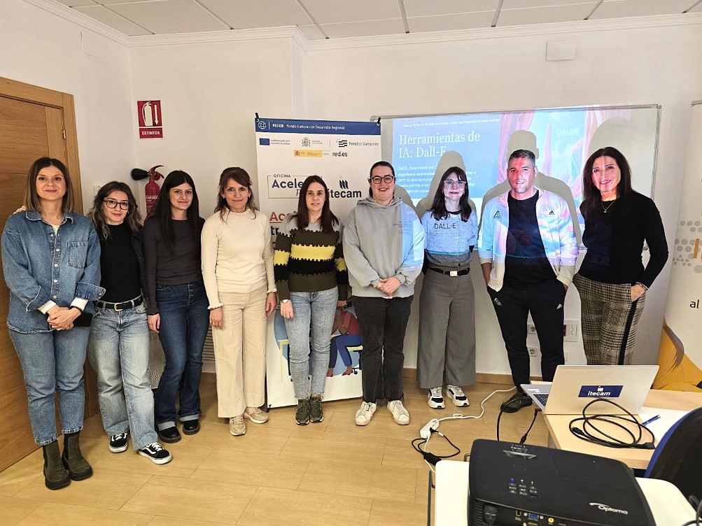 ACESANC San Clemente acoge un taller para practicar la edición de contenidos para redes sociales con apps de IA